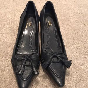 Brooks Brothers Navy pumps